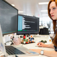 woman-coding-on-computer-3861958.jpg